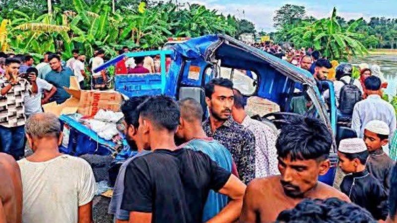 নেত্রকোণায় ট্রাক-পিকআপ সংঘর্ষে নিহত ৪